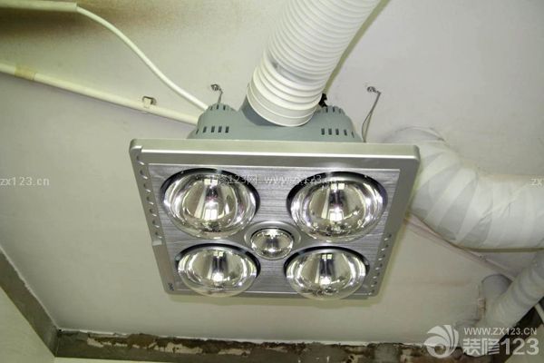 浴霸燈泡安裝注意事項四：安裝在中心位置