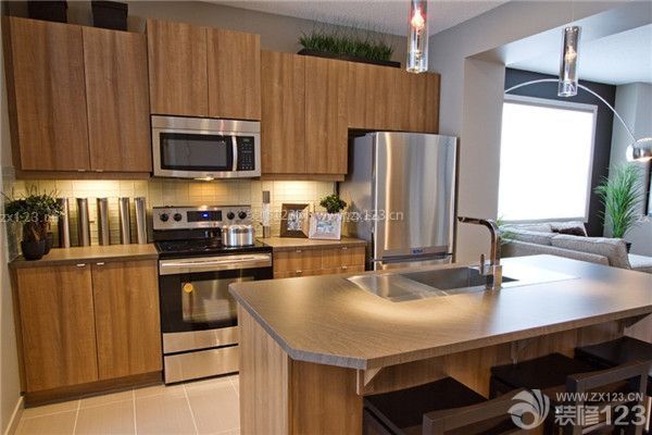 現(xiàn)代風(fēng)格實(shí)木家具